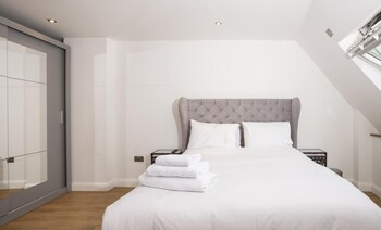 Delightfully Bright 2 Bedroom Apartment In The Heart Of Old Town Swindon,,0 star