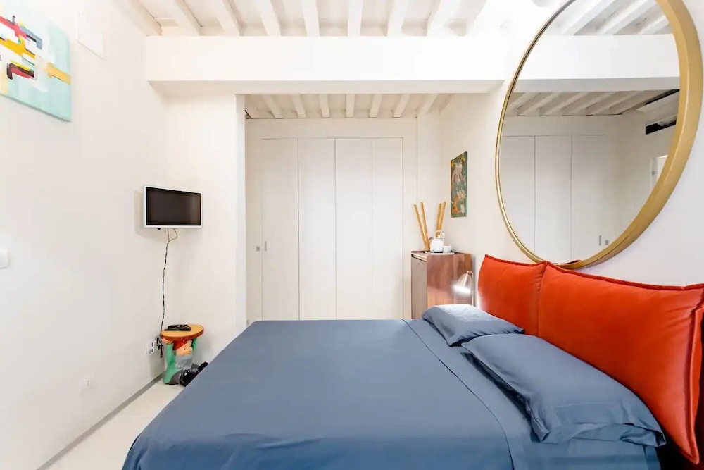 luxury tower house in the earth of pisa