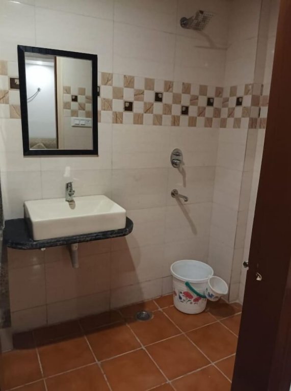 Cwr Stays,Sector 63, Noida,1 star