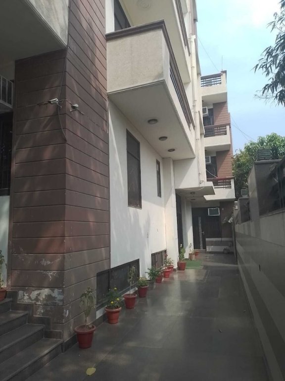 Cwr Stays,Sector 63, Noida,1 star