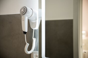 izzhome cagliari roma apartment