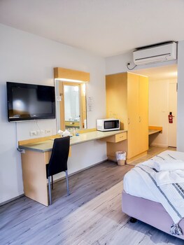 sandors motor inn