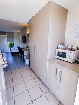 sandors motor inn