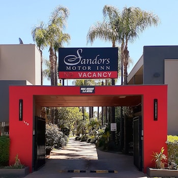 sandors motor inn