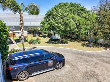 sandors motor inn