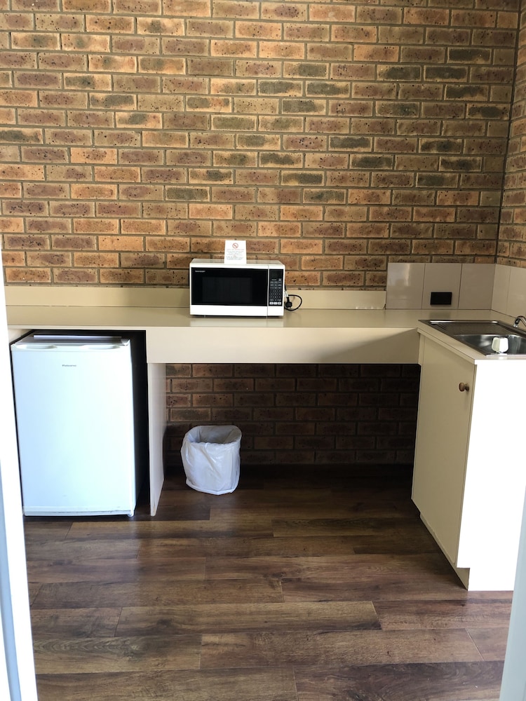 settlement motor inn deniliquin