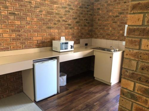 settlement motor inn deniliquin