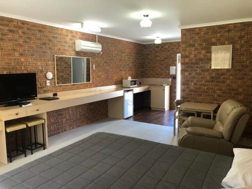 settlement motor inn deniliquin