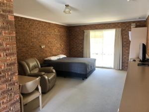 settlement motor inn deniliquin