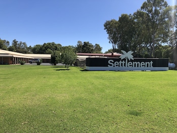 settlement motor inn deniliquin