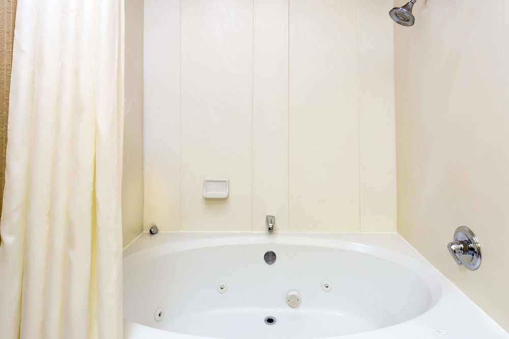 super 8 by wyndham freeport