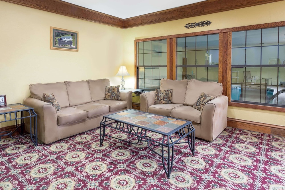 Super 8 By Wyndham Freeport,Lanark>>Freeport,2 star
