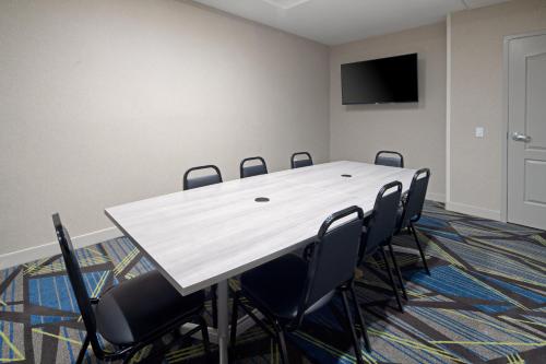 holiday inn express hotel and suites fresno south by ihg