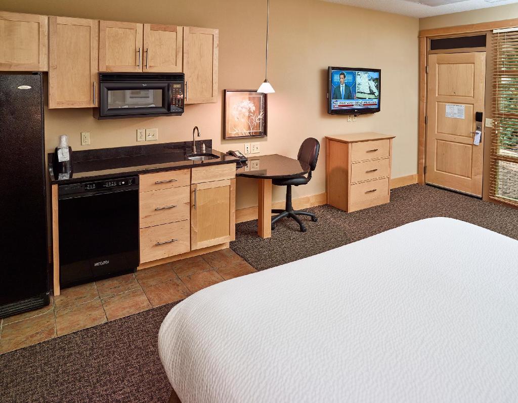 livinn hotel minneapolis north fridley