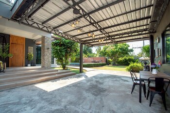 penny farthing villa