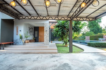 penny farthing villa