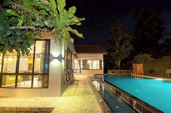 penny farthing villa