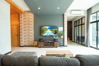 penny farthing villa