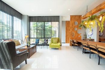 penny farthing villa