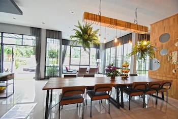 penny farthing villa