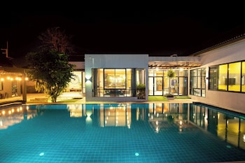 penny farthing villa