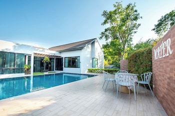 penny farthing villa