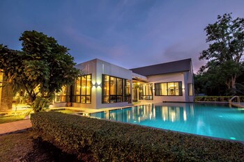 penny farthing villa