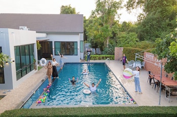 penny farthing villa