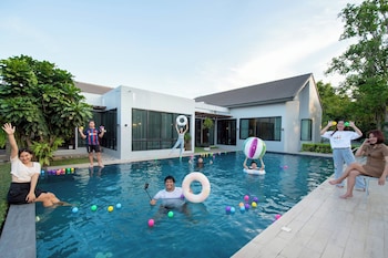 penny farthing villa