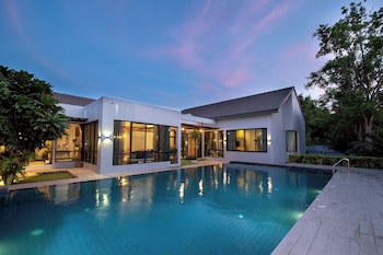 penny farthing villa