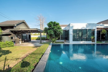 penny farthing villa