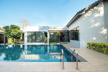 penny farthing villa