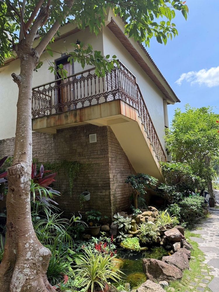 coral bay resort
