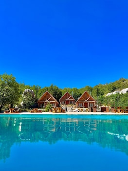 Wood Hills Hotel & Resort,,3 star