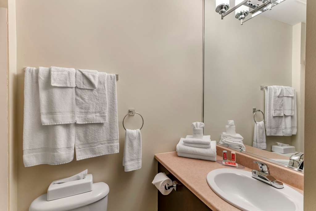 econo lodge hotel brossard