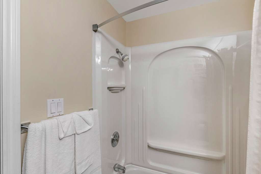 econo lodge hotel brossard