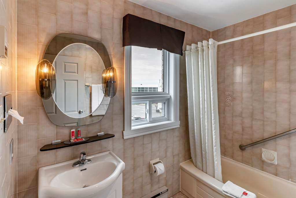 econo lodge hotel brossard