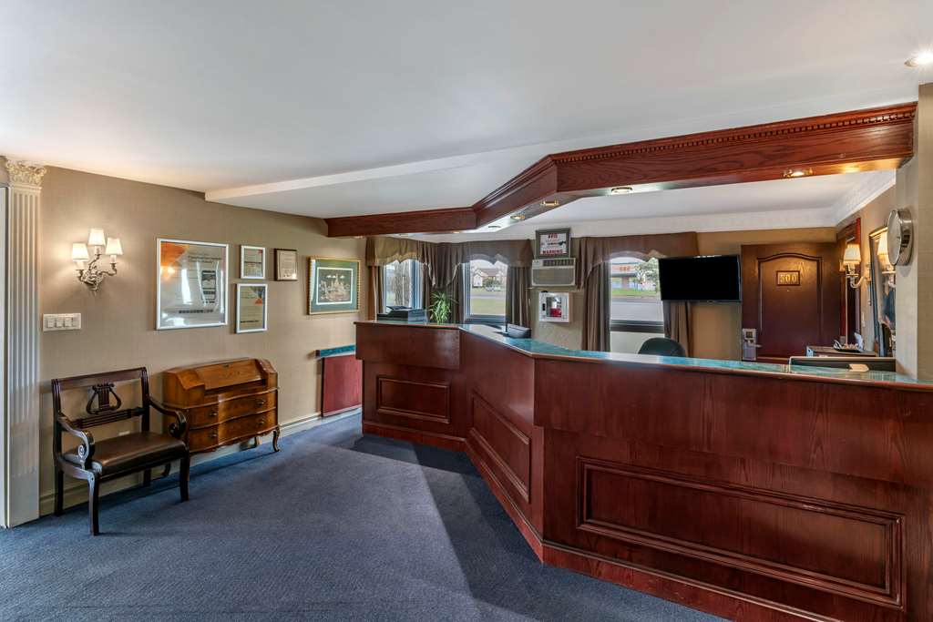 econo lodge hotel brossard