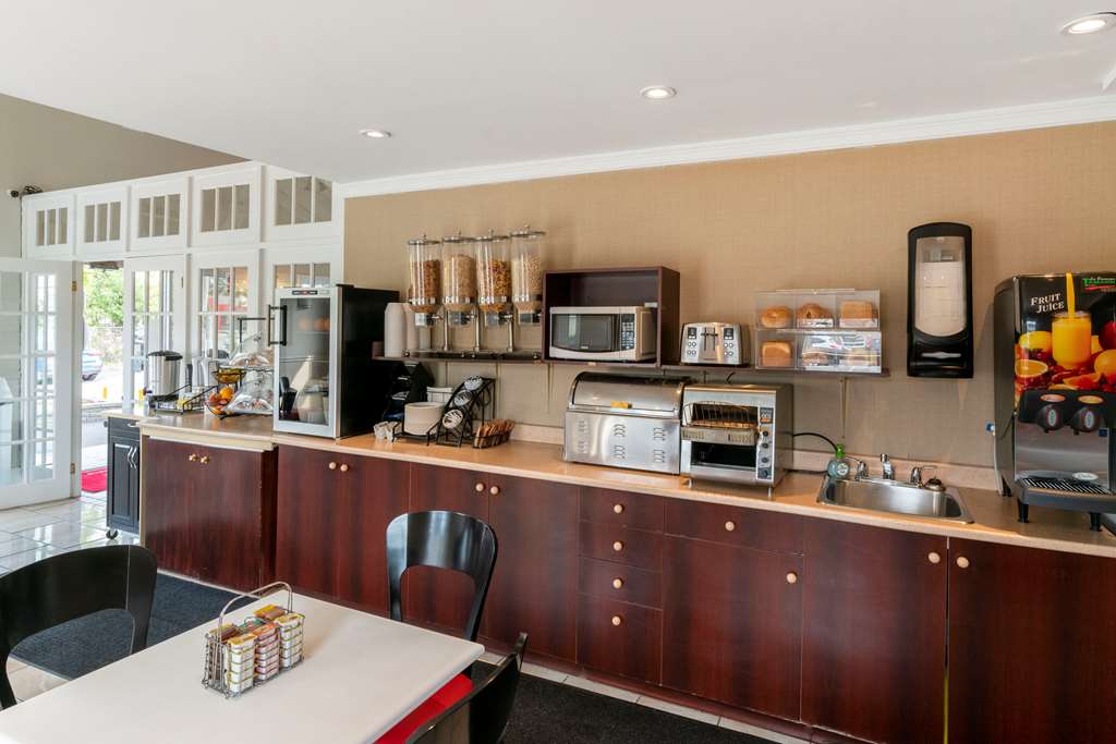 econo lodge hotel brossard