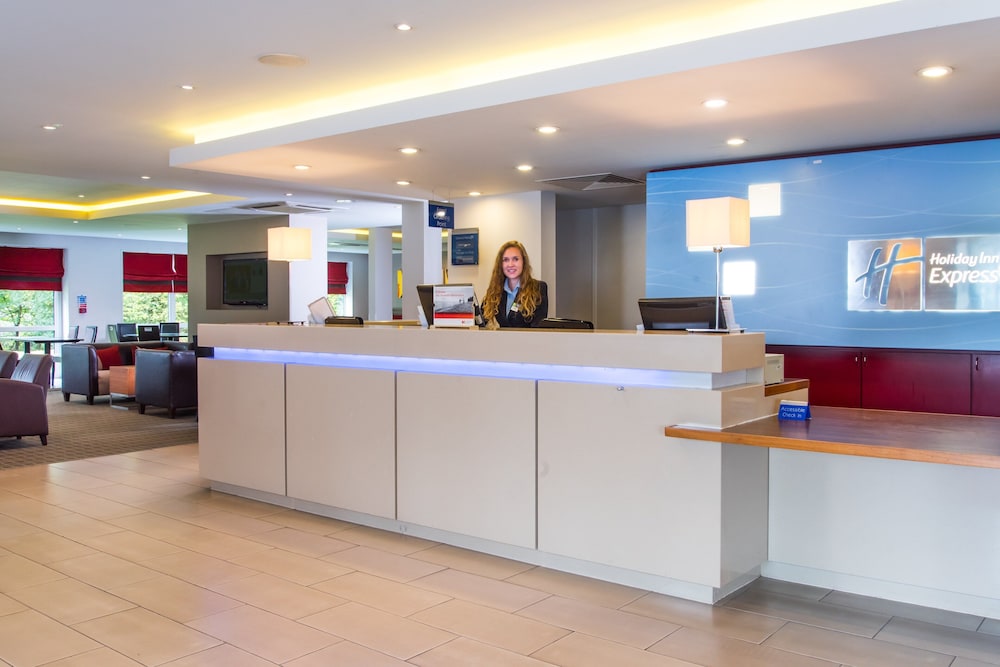 holiday inn express swindon west by ihg