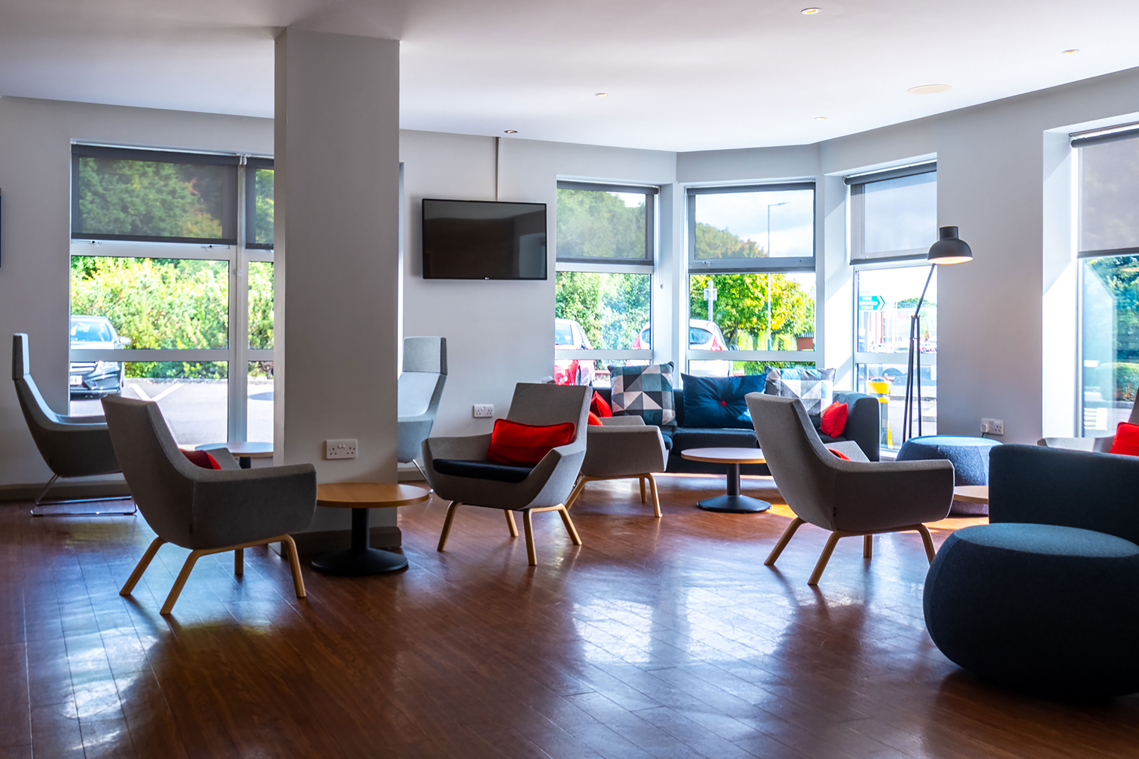holiday inn express swindon west by ihg
