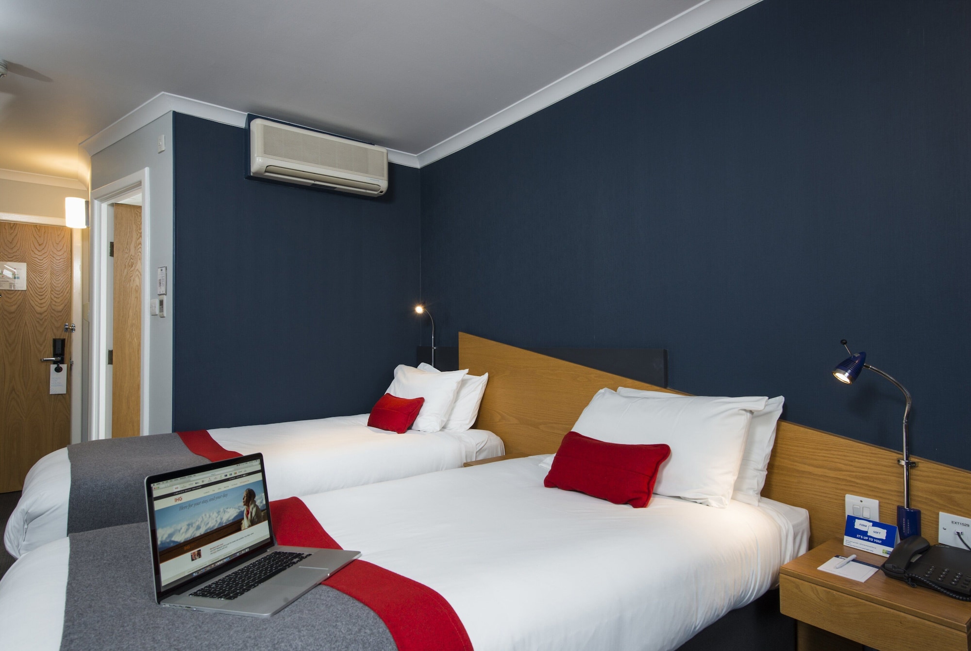 holiday inn express swindon west by ihg