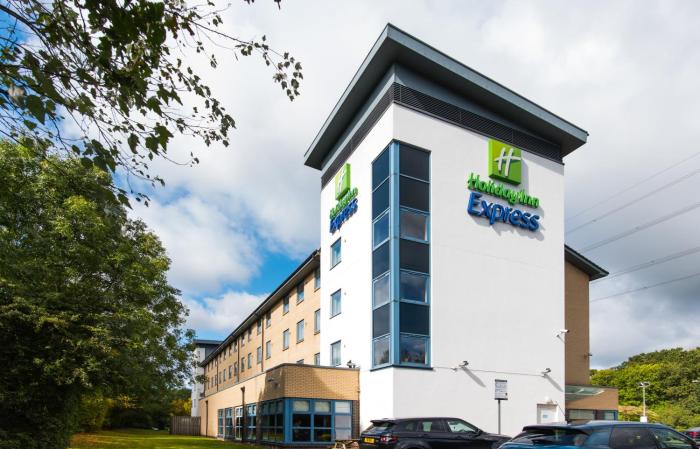 holiday inn express swindon west by ihg