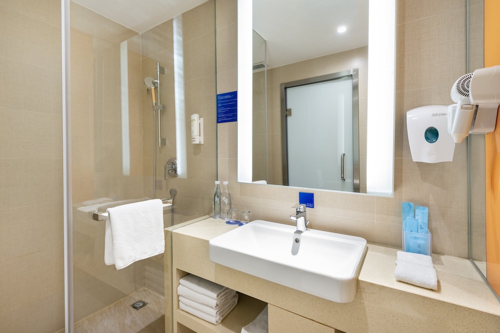 holiday inn express shanghai zhenping by ihg