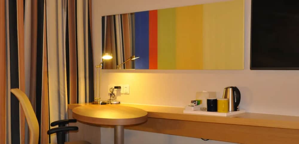 holiday inn express shanghai zhenping by ihg