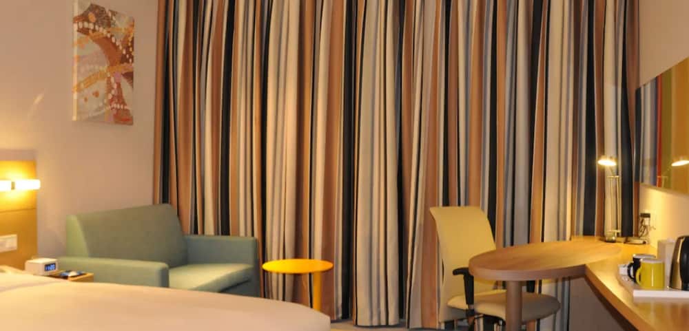 holiday inn express shanghai zhenping by ihg