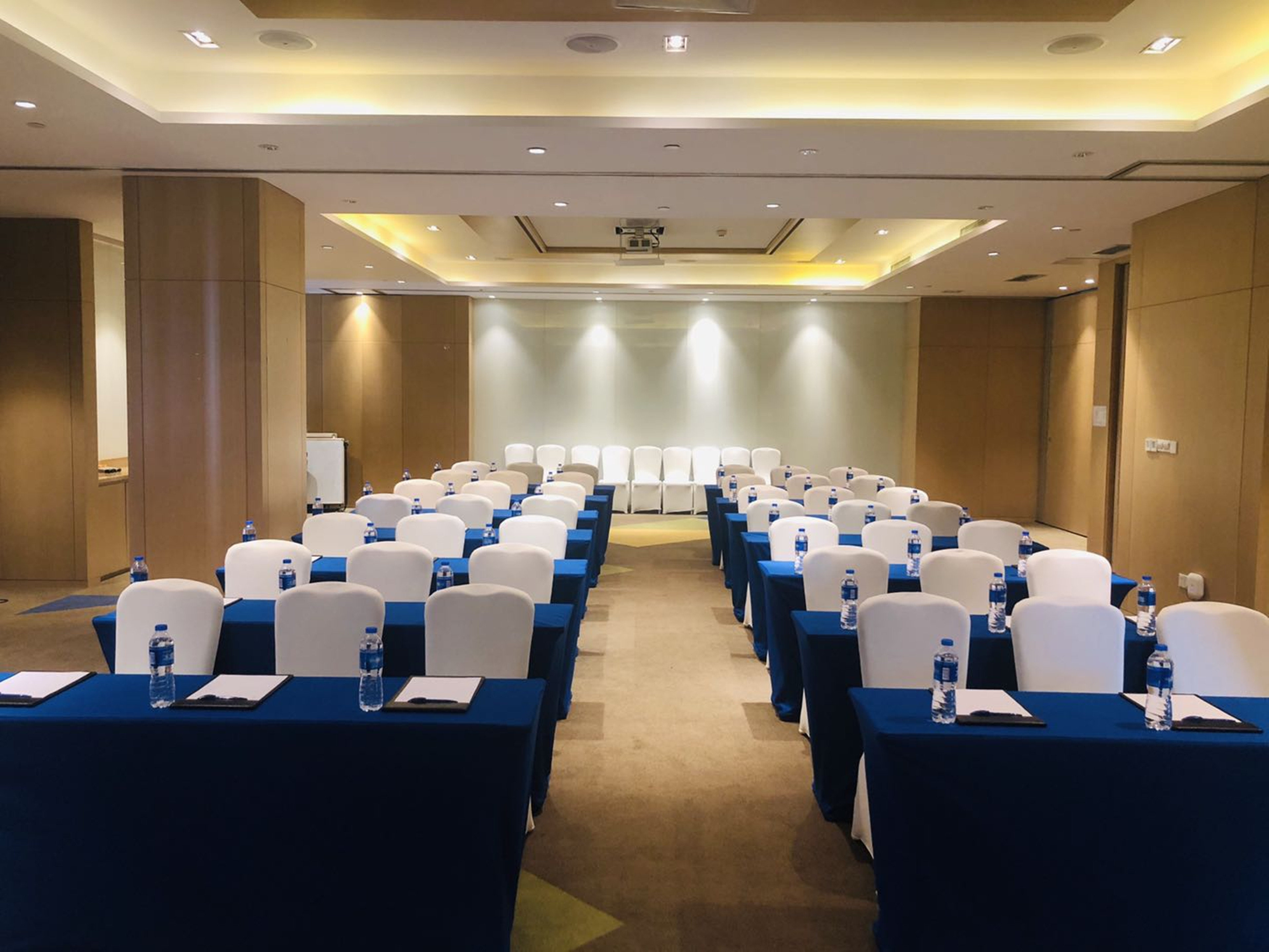 holiday inn express shanghai zhenping by ihg
