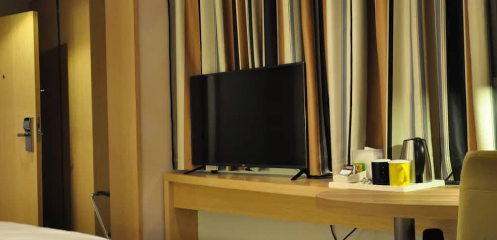 holiday inn express shanghai zhenping by ihg