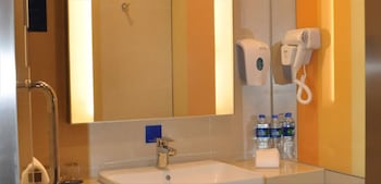 Holiday Inn Express Shanghai Zhenping By Ihg,No. 2088, Zhongshan North Road,3 star