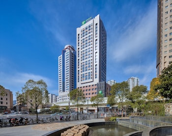 Holiday Inn Express Shanghai Zhenping By Ihg,No. 2088, Zhongshan North Road,3 star